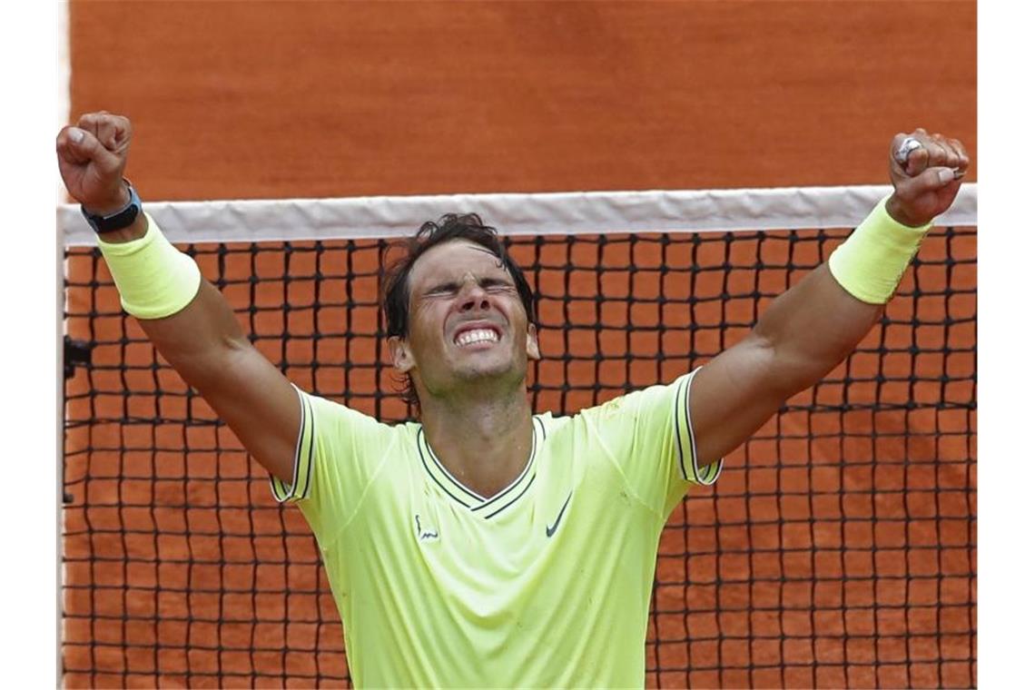 Rafael Nadal feiert seinen Triumph bei den French Open. Foto: Christophe Ena/AP