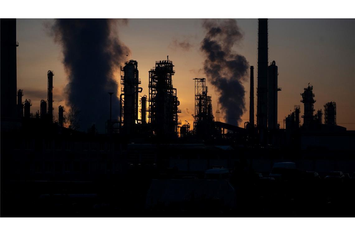 Raffinerie in Deutschland: Preise für Rohöl auf dem Weltmarkt kräftig gestiegen.