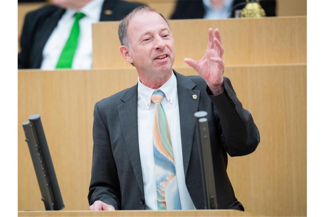 AfD-Abgeordneter Balzer will Immunität aufheben lassen Rainer Balzer (AfD) spricht während einer Sitzung im Landtag von Baden-Württemberg. Foto: Tom Weller/dpa/Archivbild