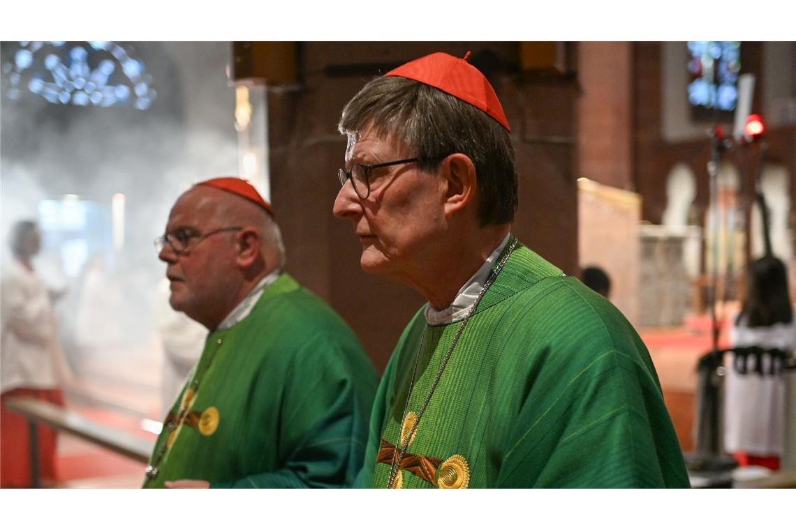 Was passiert nach dem Tod des Papstes? Rainer Maria Woelki (r) und Reinhard Marx sind zwei der drei deutschen Kardinäle, die den neuen Papst mitwählen. (Archivbild)