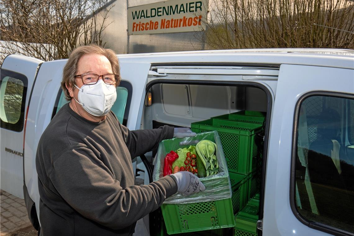 Rainer Waldenmaier aus Rudersberg vertreibt Gemüsekisten im Abo im Remstal. Foto: A. Becher