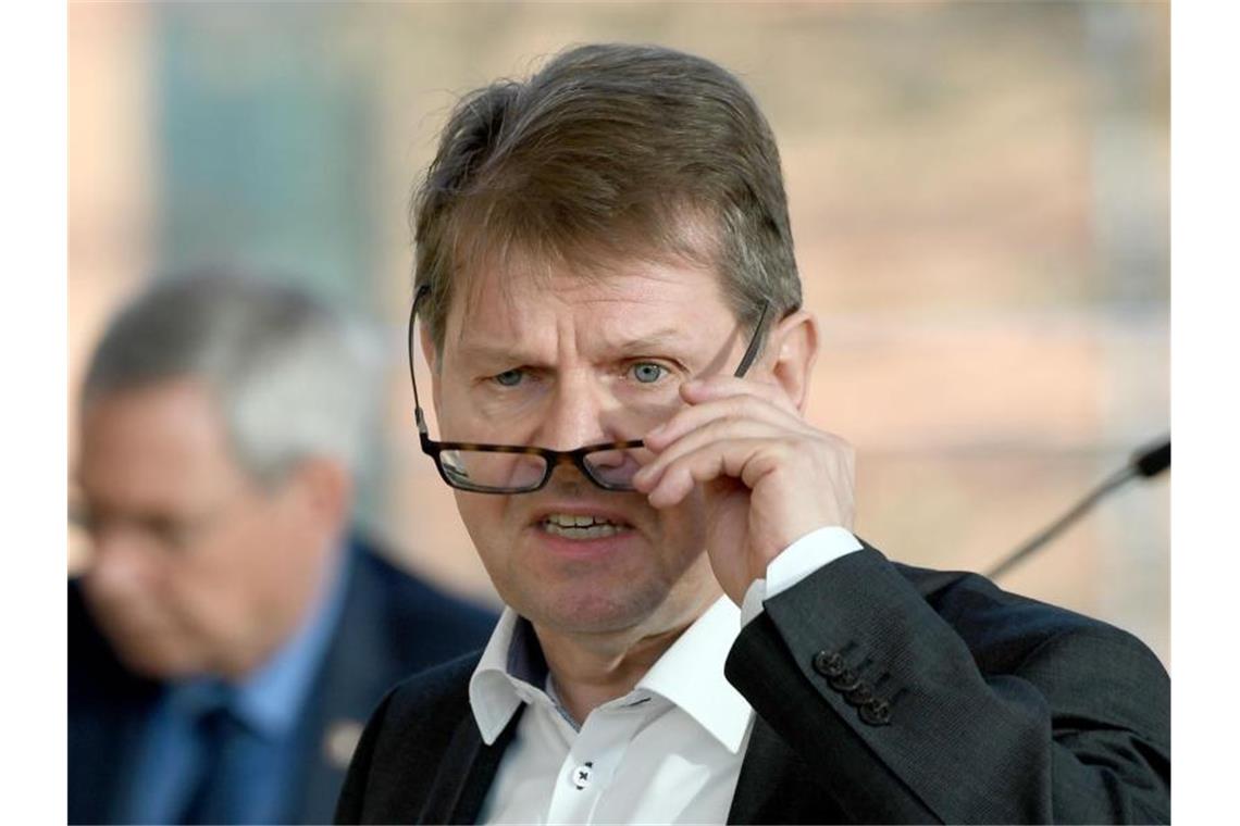 Tönnies scheitert vor Gericht gegen SPD-Politiker Stegner Ralf Stegner, SPD-Fraktionsvorsitzender, darf sich weiter frei über die Zustände in den Betrieben von Deutschlands größtem Schlachtkonzern Tönnies äußern. Foto: Carsten Rehder/dpa
