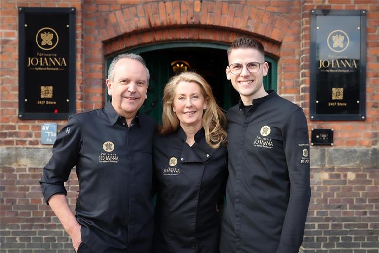 Ralph und Inka Orth sind Geschäftspartner von Marcel Reinhardt (rechts), der als Chefpatissier für sämtliche neue Produktentwicklungen in der Hamburger „Pâtisserie Johanna“ zuständig ist. Fotos: Martina Goyert
