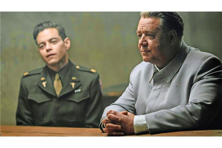 Rami Malek (li.) als Gefängnispsychologe Douglas M. Kelley und  Russell Crowe als  Kriegsverbrecher Hermann Göring
