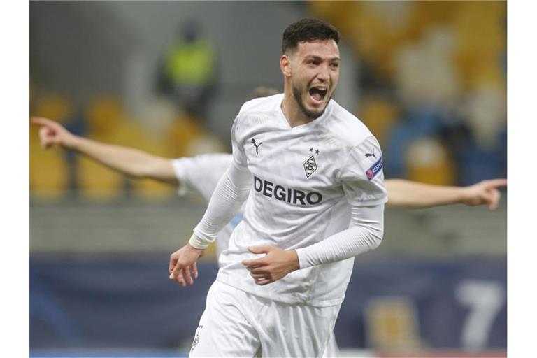 Ramy Bensebaini von Borussia Mönchengladbach jubelt nach seinem Tor zur 4:0-Führung. Foto: Efrem Lukatsky/AP/dpa