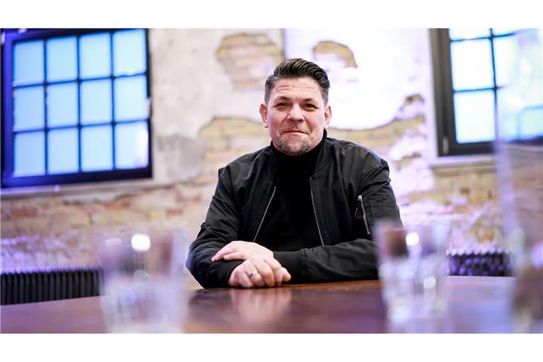 Ran an die Töpfe: Am Sonntag startet auf Vox die zehnte Staffel von "Kitchen Impossible" - mit einem Stargast aus dem Ausland.