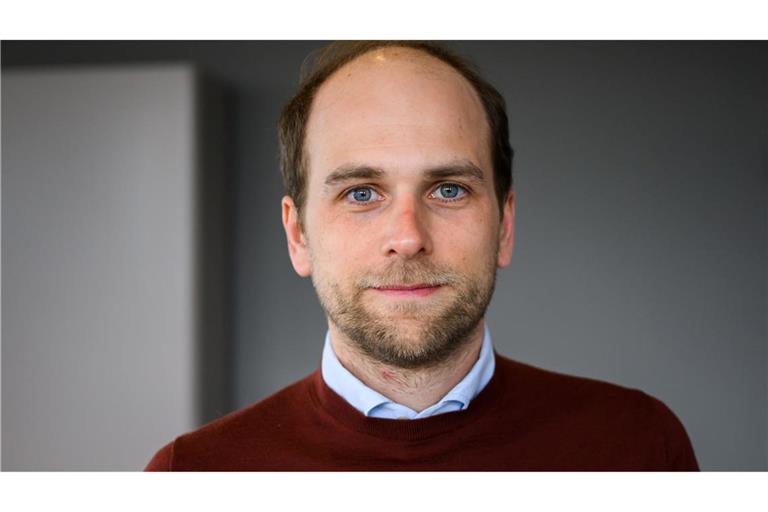 Raoul Roßmann nimmt den Konkurrenten dm im AfD-Streit in Schutz.