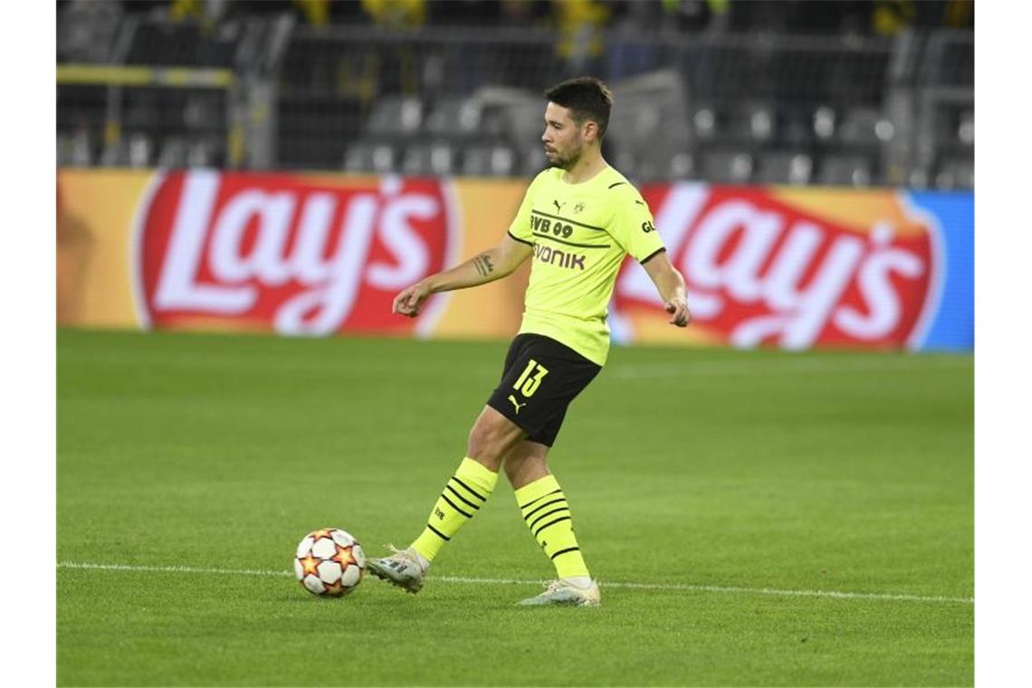Spätes Siegtor von Reus: Dortmund einen Punkt hinter Bayern Raphael Guerreiro von Borussia Dortmund. Foto: Bernd Thissen/dpa/Archivbild