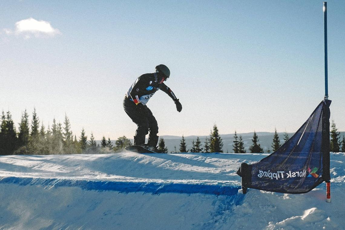Von Rielingshausen nach Peking Rast mit dem Snowboard in der halben Welt durch den Schnee: Christian Schmiedt, der nun im März in Peking starten darf. Fotos: M. Keller