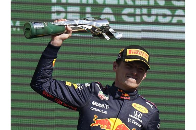 Rast seinem ersten WM-Titel in der Formel 1 entgegen: Red-Bull-Pilot Max Verstappen aus den Niederlanden. Foto: Eduardo Verdugo/AP/dpa