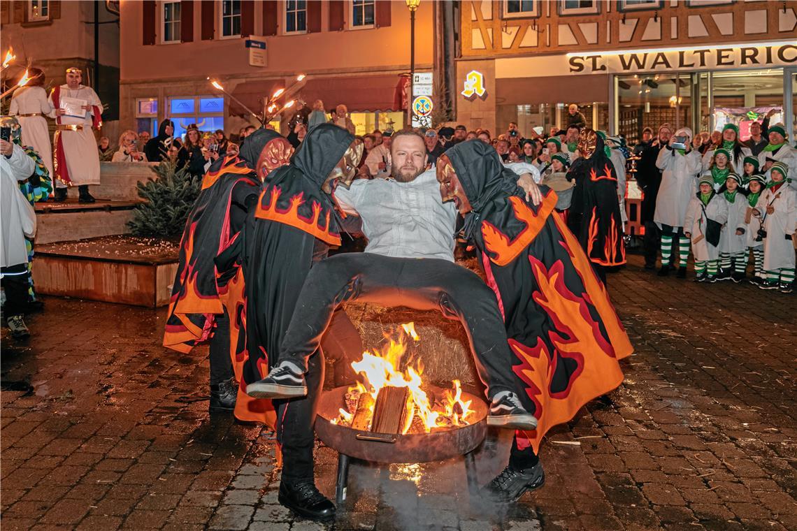 Rathaussturm 2026 in Murrhardt mit Narrentaufe und Narrenbaum stellen. Elizardo ...