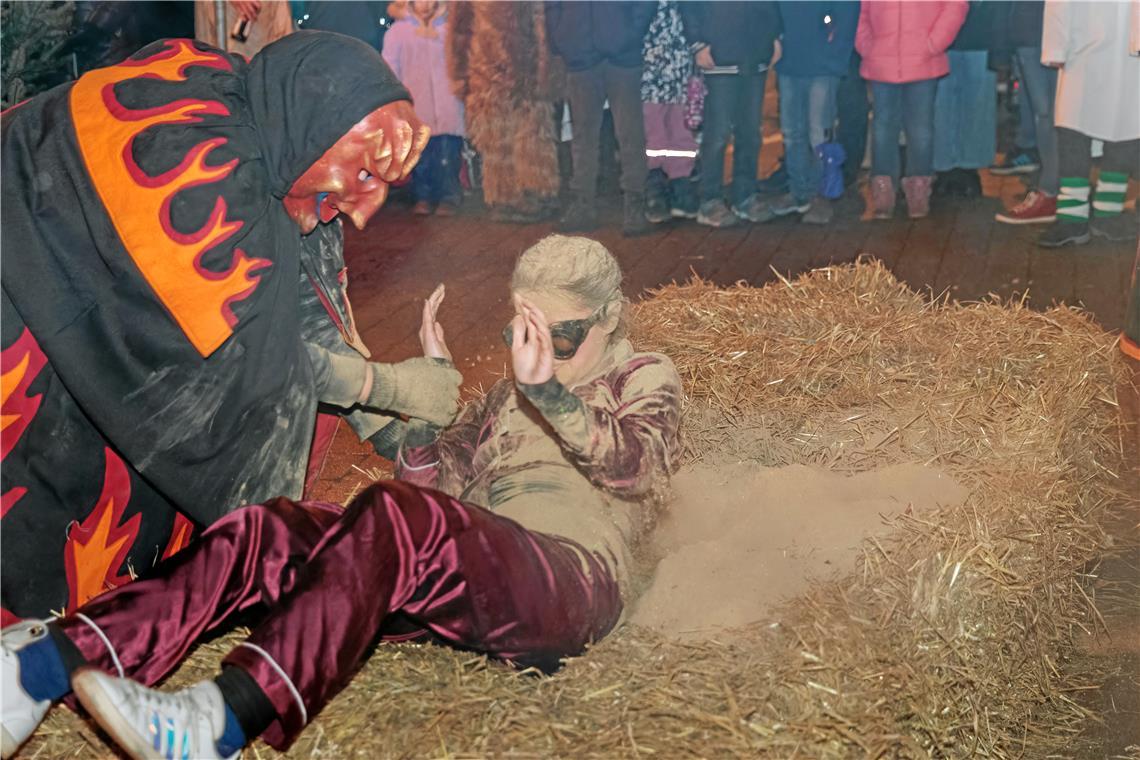 Rathaussturm 2026 in Murrhardt mit Narrentaufe und Narrenbaum stellen. Auch Joy ...