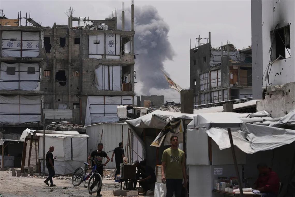 Rauch steigt auf von einem israelischen Luftangriff in Dschabalija.