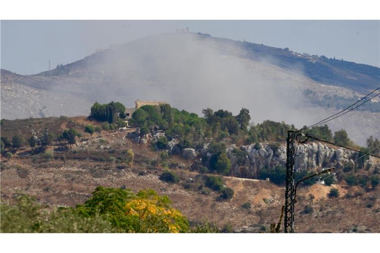 Rauch steigt im Libanon auf nach einem israelischen Luftangriff. (Archivbild)