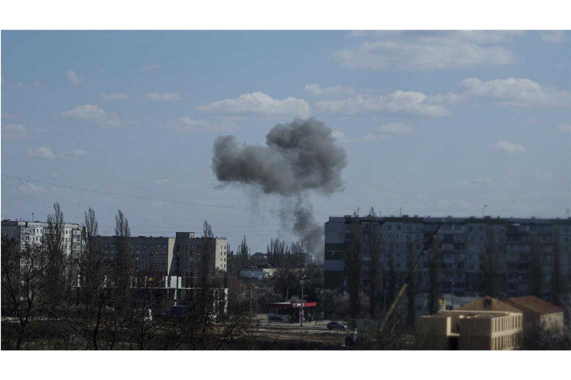 Tote bei Angriffen in Ukraine und Verletzte in Russland Rauch steigt von einer Explosion nach einem russischen Drohnenangriff auf. (Archivbild)
