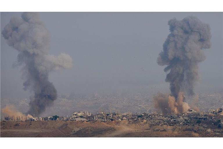 Rauch von einer Explosion steigt am 18. Juli im nördlichen Gazastreifen auf.