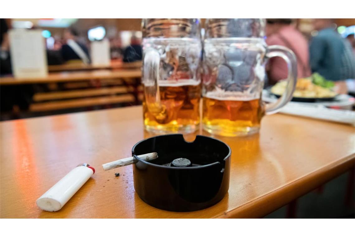 Rauchen ist in den Zelten auf dem Stuttgarter Volksfest nach wie vor erlaubt.