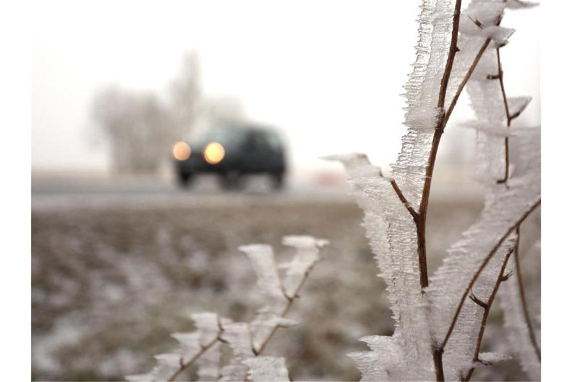 Höchste Warnstufe: Deutschland wappnet sich für Wintersturm Raureif hat sich am frühen Samstagmorgen im Harz gebildet. Im Norden und Osten werden deutliche Minustemperaturen sowie Schnee und Glatteis erwartet. Foto: Matthias Bein/dpa-Zentralbild/dpa