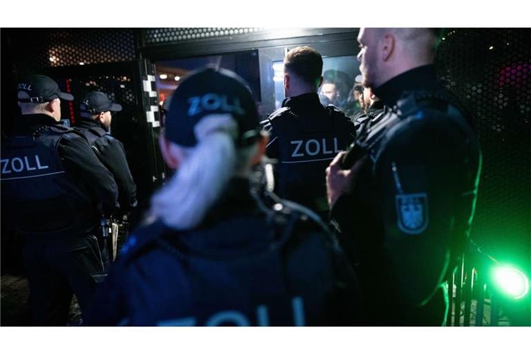 Razzia im Clan-Milieu in Nordrhein-Westfalen: Das Innenministerium in Baden-Württemberg setzt auf Prävention, damit solche Bilder im Südwesten gar nicht erst entstehen.