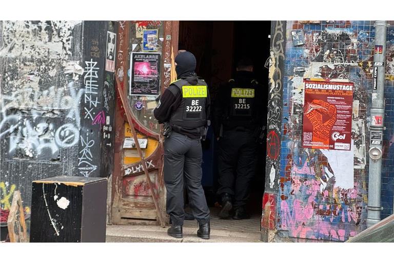 Razzia nach Anschlag auf Strommast im September