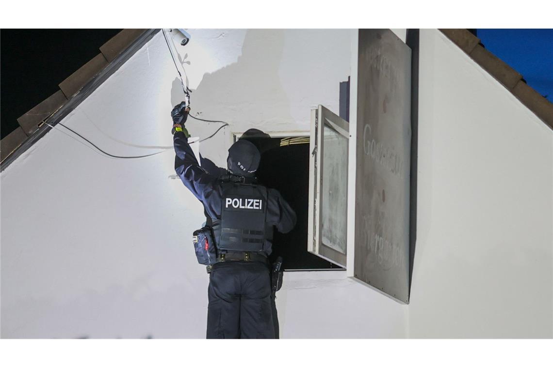 1.200 Polizisten bei Razzia gegen "Hells Angels" im Einsatz