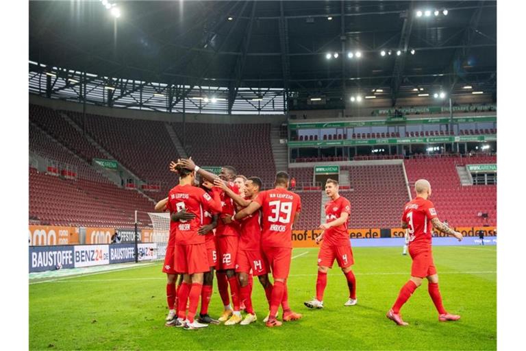 RB Leipzig nahm im Spitzenspiel drei Punkte aus Augsburg mit nach Hause. Foto: Matthias Balk/dpa