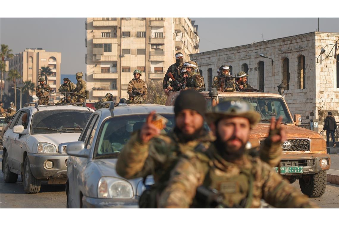 Aktivisten: Rebellen erobern Großteil von Daraa in Syrien Rebellen übernehmen an mehreren Fronten Gebiete der syrischen Regierung.