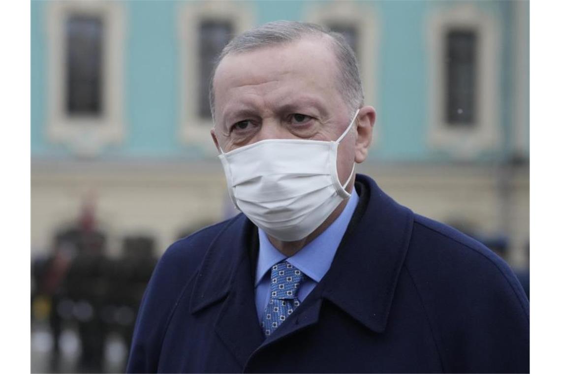 Erdogan positiv auf Corona getestet Recep Tayyip Erdogan hat Corona. Foto: Efrem Lukatsky/AP/dpa