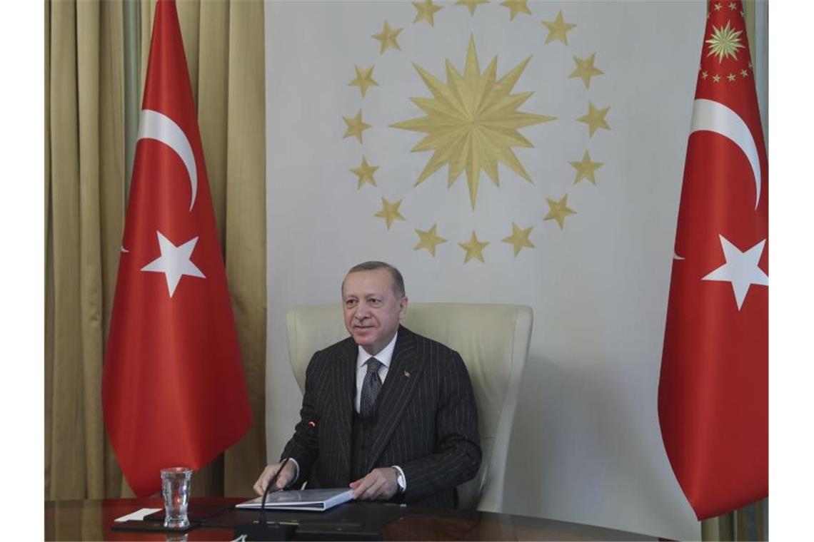Türkei tritt aus Abkommen gegen Gewalt an Frauen aus Recep Tayyip Erdogan, Präsident der Türkei. Das Land ist aus der sogenannten Istanbul-Konvention ausgetreten, die Gewalt an Frauen verhindern und bekämpfen soll. Foto: Uncredited/Turkish Presidency/AP/dpa