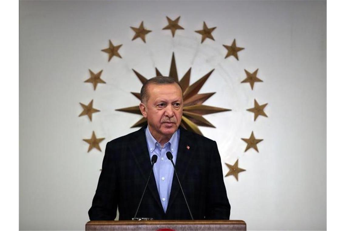 Erdogan lehnt Rücktrittsgesuch seines Innenministers ab Recep Tayyip Erdogan, Präsident der Türkei, spricht während einer Pressekonferenz über die Coronavirus-Pandemie. Foto: Turkish Presidency/dpa