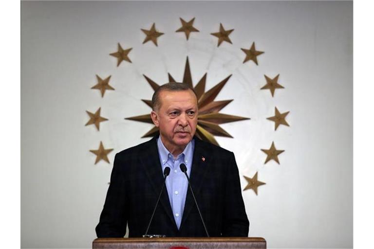 Recep Tayyip Erdogan, Präsident der Türkei, spricht während einer Pressekonferenz über die Coronavirus-Pandemie. Foto: Turkish Presidency/dpa