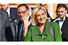 Rechte Parteichefs: Marine Le Pen (RN) und Tino Chrupalla (AfD)
