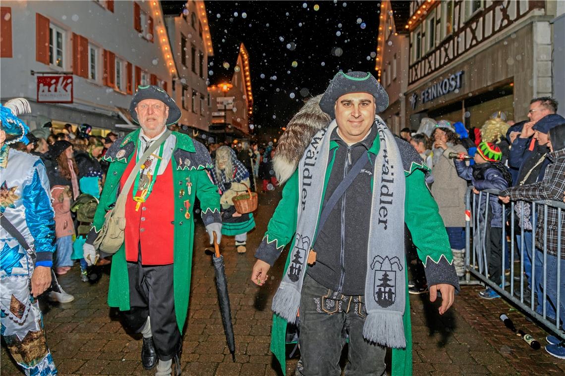 Rechts: Zunftmeister der Murreder Henderwäldler Matthias Schlichemmaier.