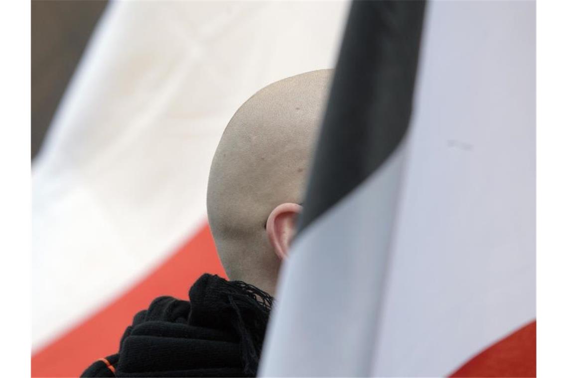 Deutsche Rechtsextremisten vernetzt in Russland Rechtsextreme aus Deutschland sollen in Russland bei der berücktigten Imperialbewegung für Kampfhandlungen trainieren. Foto: picture alliance / dpa