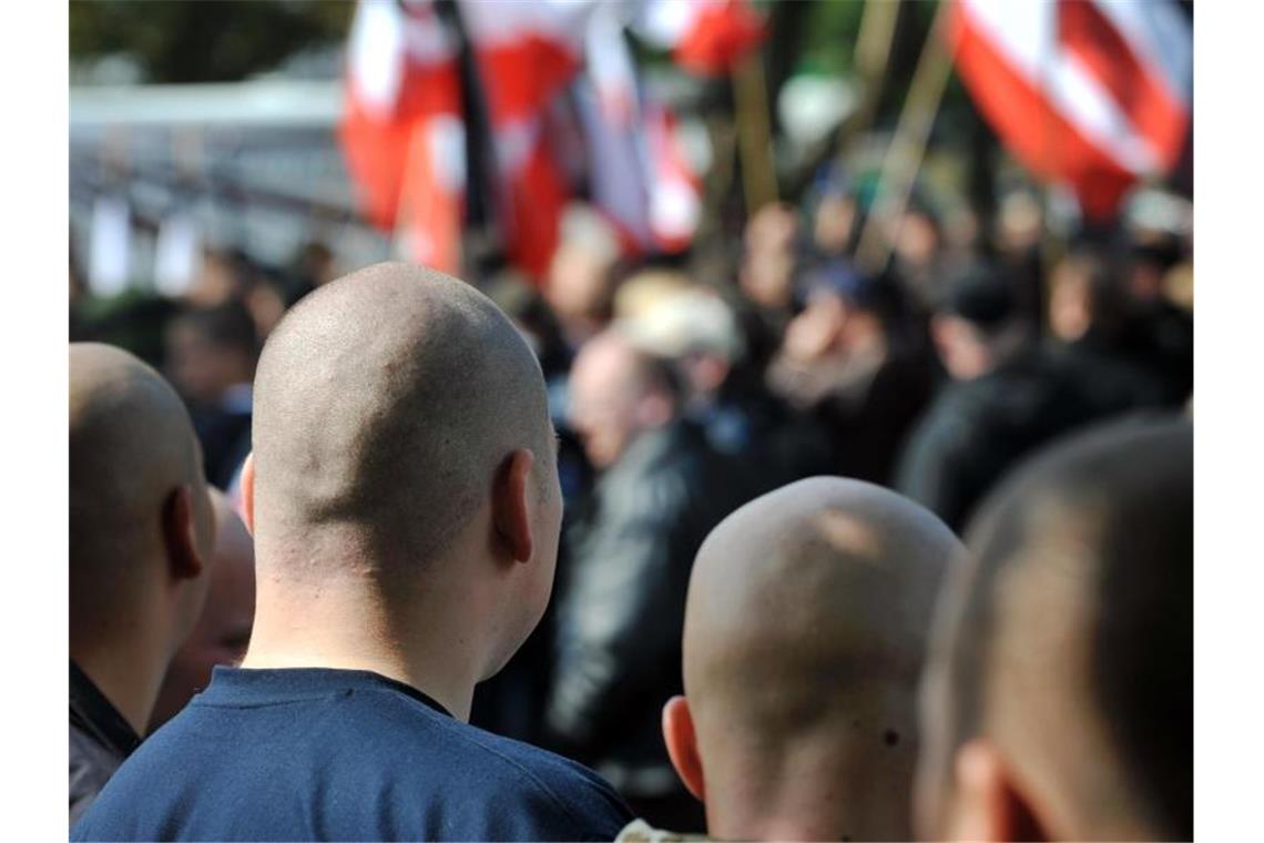 Rechtsextremisten bei einer Kundgebung in Dortmund. Foto: Bernd Thissen/dpa/Archiv
