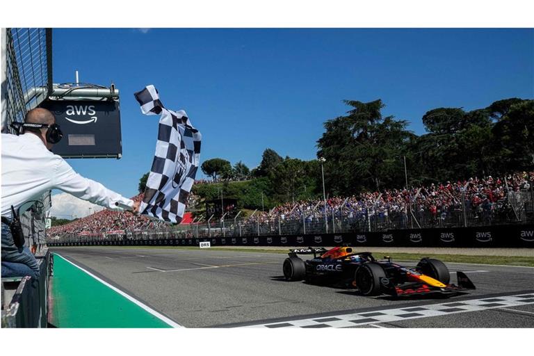 Red Bull-Pilot Max Verstappen holte sich den Sieg in Imola.