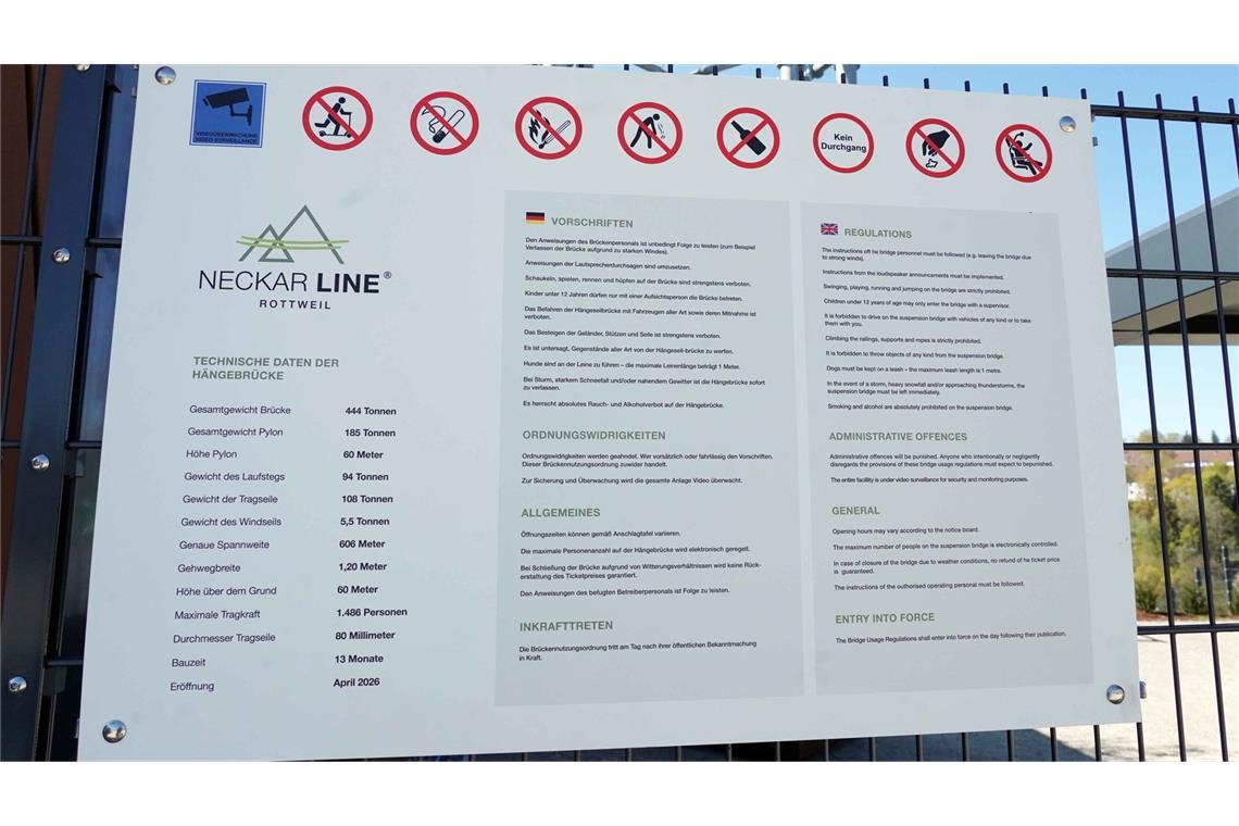 Regeln gelten auf der Brücke natürlich auch.