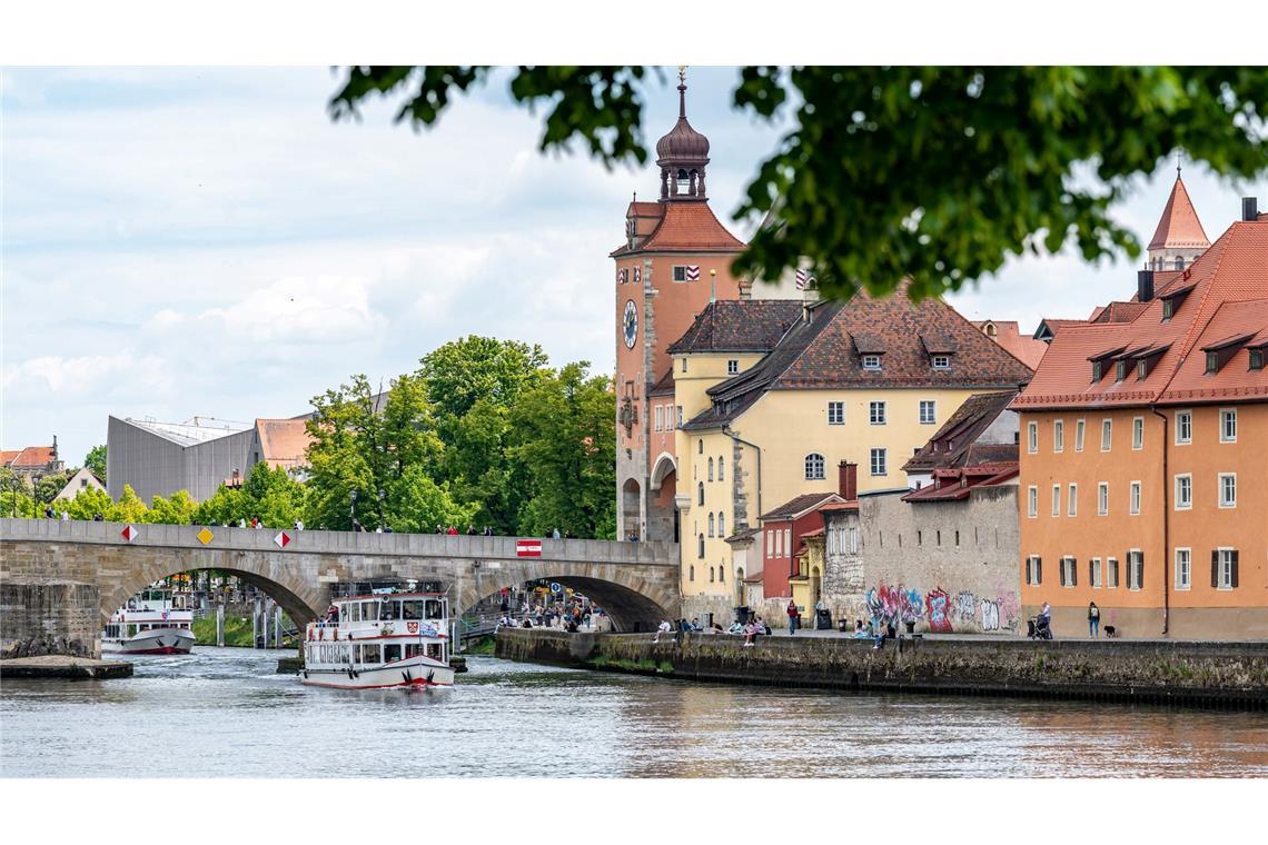 München, Berlin, Rostock: Wo das Wohnen besonders teuer ist Regensburg zählt gemessen an den regionalen Einkommen zu den teuersten Orten für Käufer.