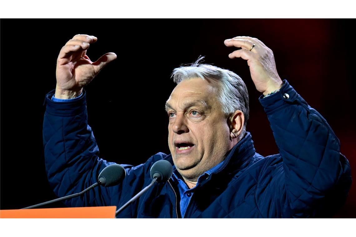 Regierungschef Orban will nach 16 Jahren weiter an der Macht bleiben.