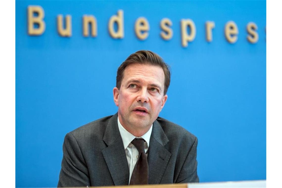 Länder finden bei Corona-Regeln keine Linie Regierungssprecher Steffen Seibert sagt, die Bundesregierung halte Empfehlungen und Gebote nicht für ausreichend. Foto: Jens Büttner/dpa-Zentralbild/dpa