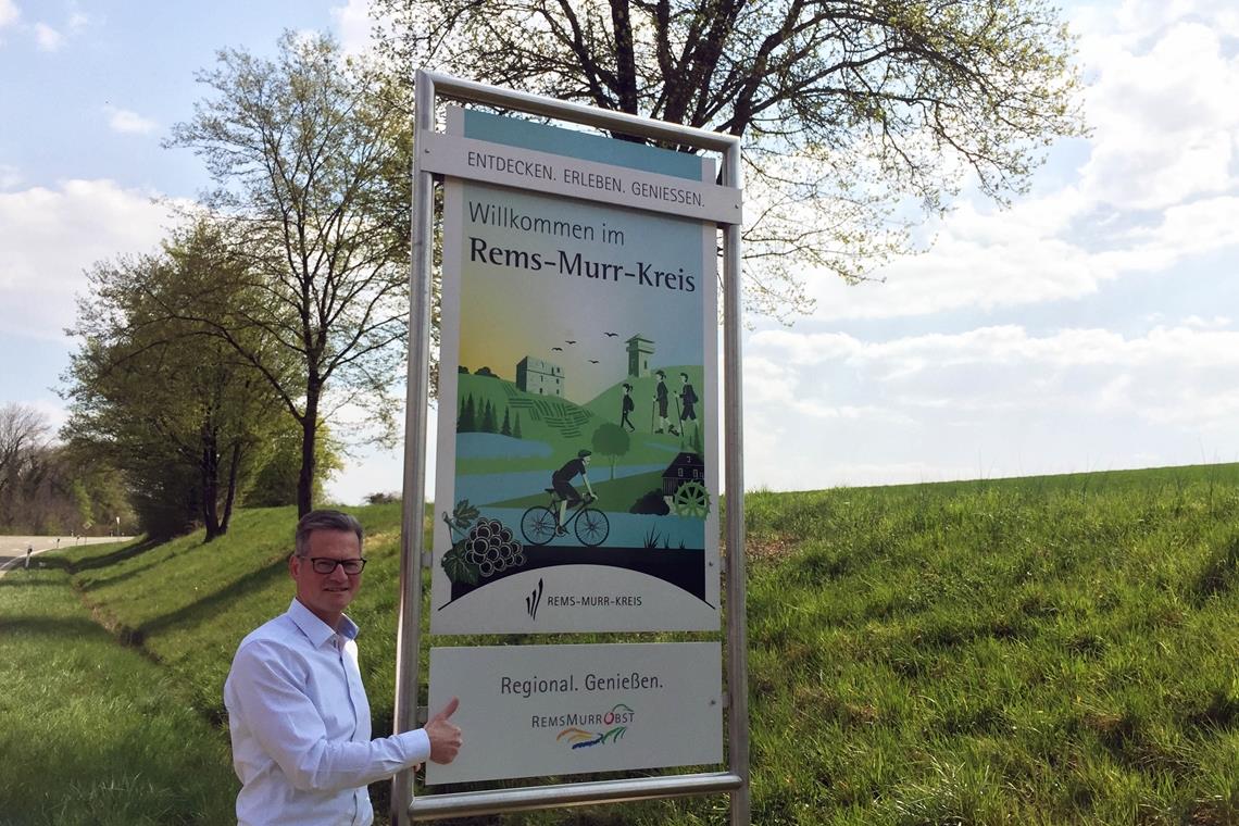 Regional. Genießen. Rems-Murr-Obst. Schilder mit dieser Aufschrift sind auch ein Dank an die Erzeuger. Foto: Landratsamt Rems-Murr