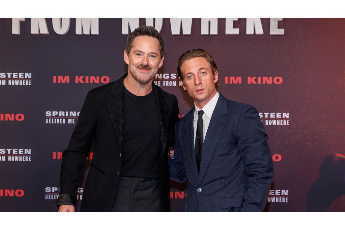 Jeremy Allen White feiert neuen Springsteen-Film in Berlin Regisseur Scott Cooper (l) und Schauspieler Jeremy Allen White kamen zur Premiere nach Berlin.