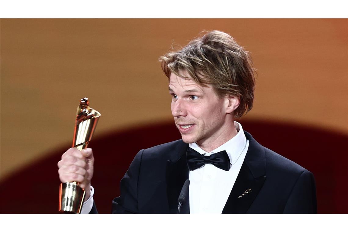 Deutscher Filmpreis in Gold geht an „September 5“ Regisseur Tim Fehlbaum bedankt sich für die Lola für die beste Regie für den Film „September 5“ während der 75. Verleihung des Deutschen Filmpreises in Berlin.