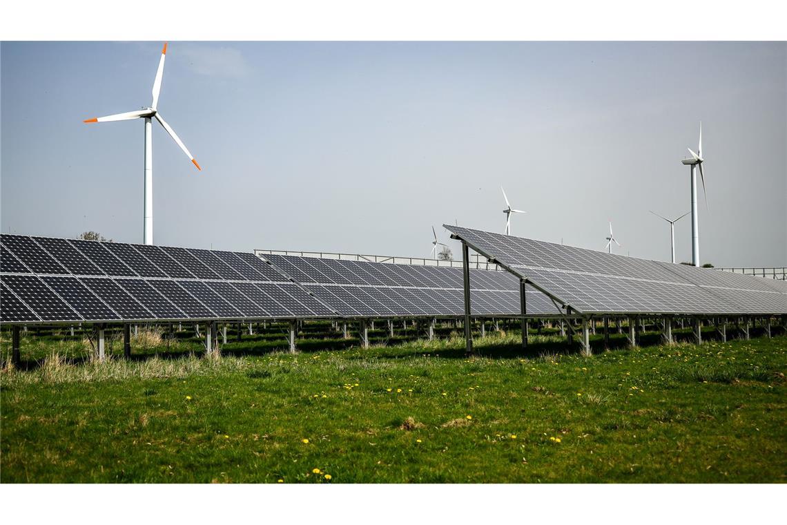 Reiche zur Energiewende: "Kosten müssen runter" Reiches Amtsvorgänger Robert Habeck hatte mit verschiedenen Maßnahmen den Ausbau des Ökostroms vor allem aus Wind und Sonne vorangetrieben.n(Symbolbild)