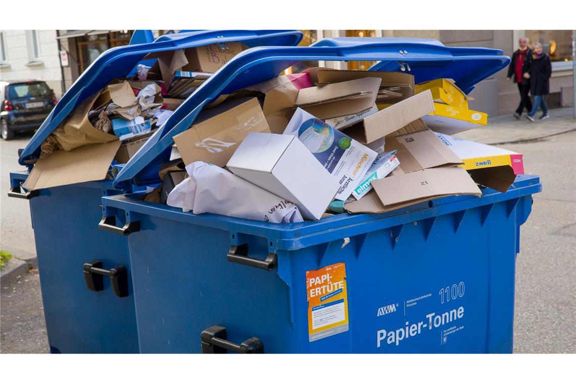 Reichlich Papier und Pappe zur Abholung.