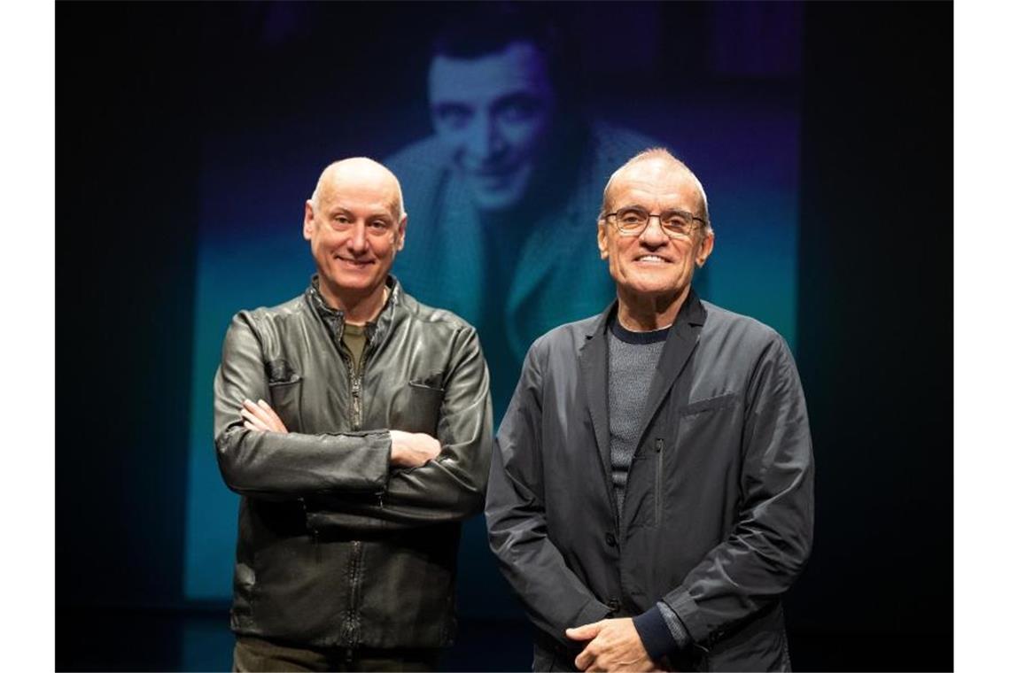Stiftung für Stuttgarts weltberühmte Ballettschule Reid Anderson (r) und Tadeusz Matacz (l). Foto: Bernd Weißbrod/dpa