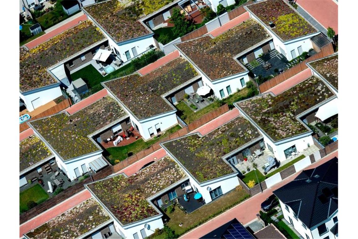 Käufe von Eigenheimen klettern auf Rekord Reihenhäuser in Niedersachsen: Im Schnitt wechselten laut GEWOS Eigenheime zum Preis von 267.000 Euro den Besitzer, ein Plus von 7,5 Prozent. Foto: Hauke-Christian Dittrich