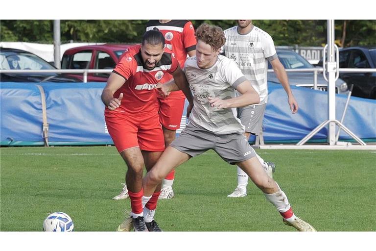 Rein sportlich hat der MTV Stuttgart das herausragende Resultat geschafft: Daniel Rudolph (rechts) traf zum Sieg im Absteigerduell. Links: der Plattenhardter Sangar Aziz.