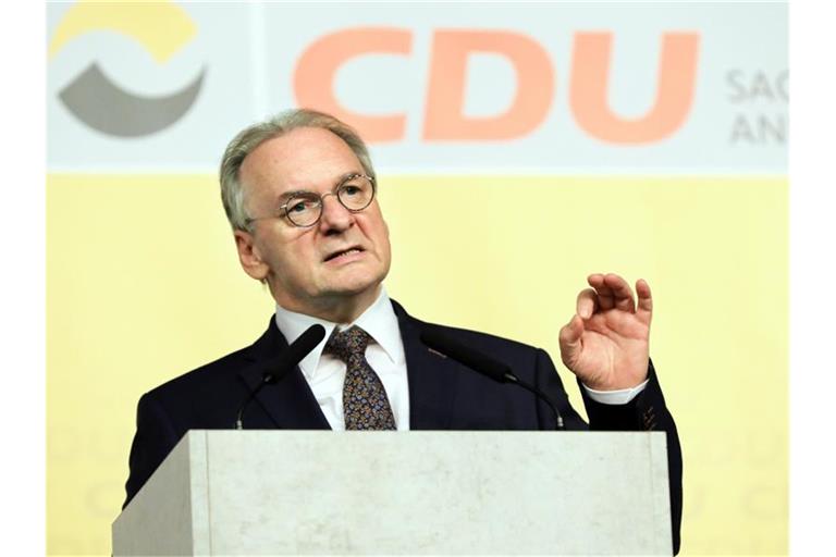Reiner Haseloff (CDU), Ministerpräsident von Sachsen-Anhalt: „Ohne Wenn und Aber: Hakenkreuze und CDU geht gar nicht.“. Foto: Peter Gercke/dpa-Zentralbild/dpa