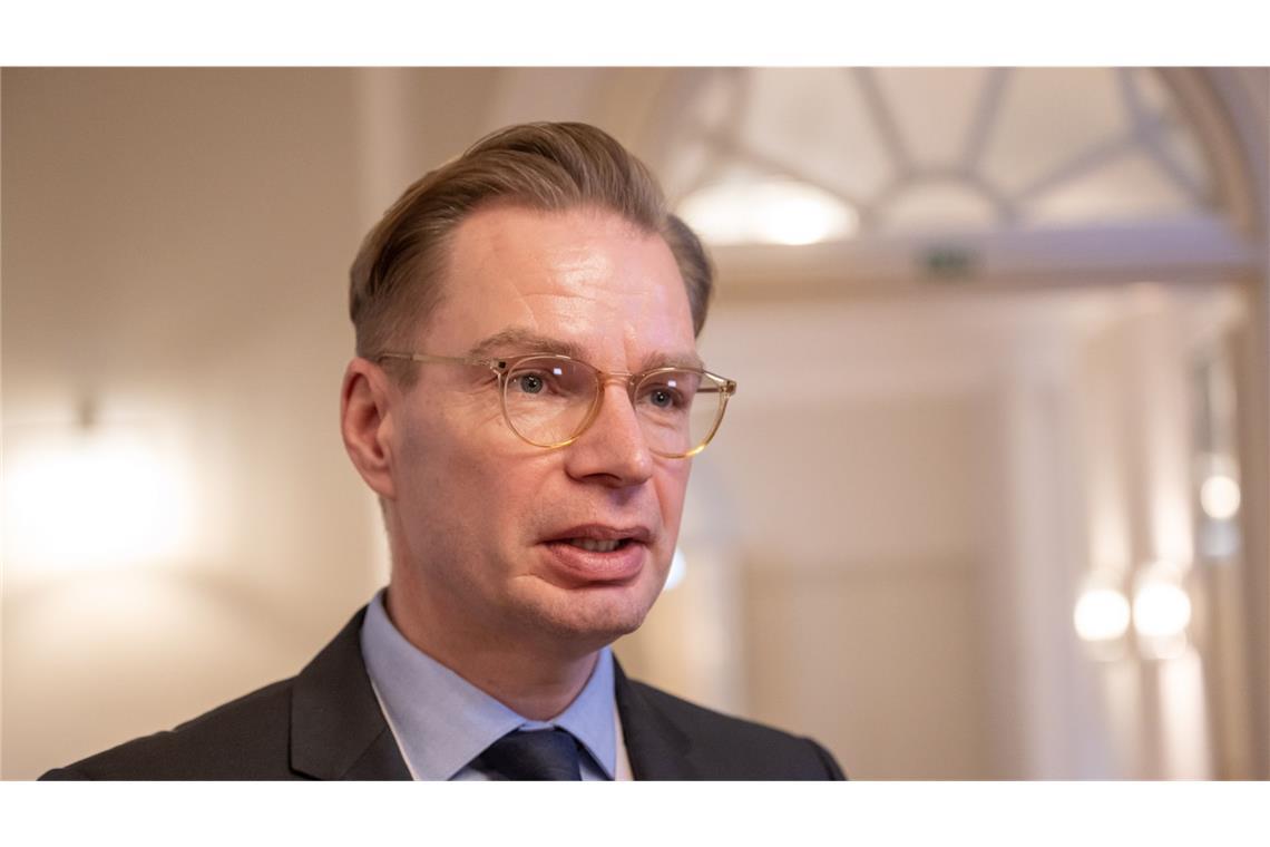 Ist das Übergangsgeld für Bundesminister zu hoch? Reiner Holznagel, Präsident des Bundes der Steuerzahler, will ein kürzeres Übergangsgeld für Minister.